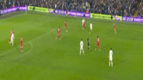 曼城近年“反其道而行之”的转会策略